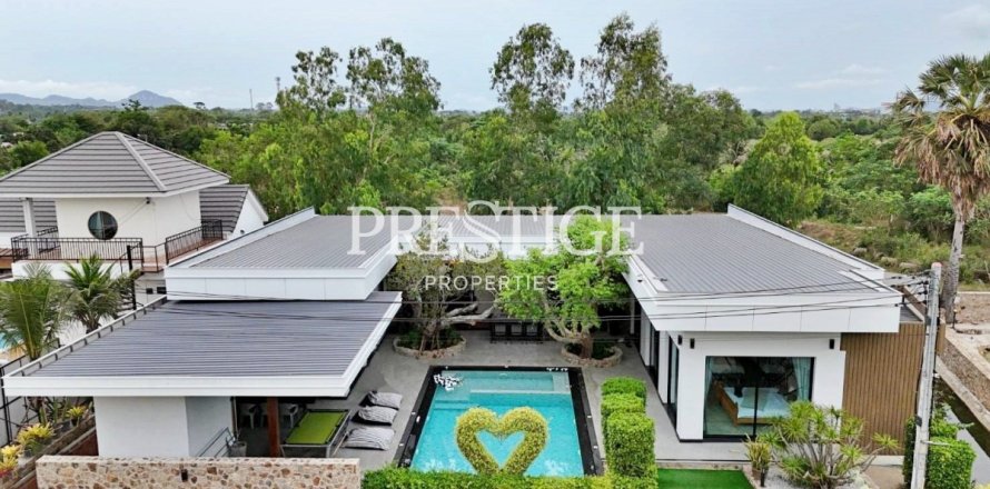 House in Pattaya, Thailand 5 bedrooms № 198161