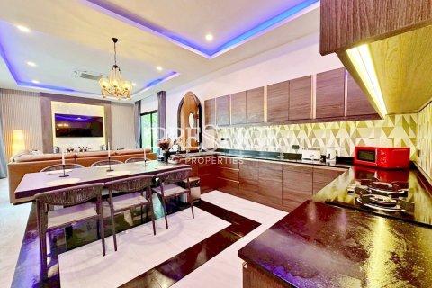 House in Pattaya, Thailand 5 bedrooms № 198161 - photo 10
