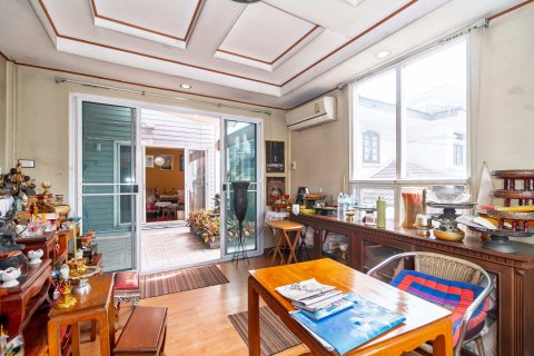 Casa de 7 dormitorios en Bang Khae, Bangkok, Tailandia № 137603 - foto 11