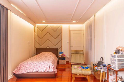 Casa de 7 dormitorios en Bang Khae, Bangkok, Tailandia № 137603 - foto 25