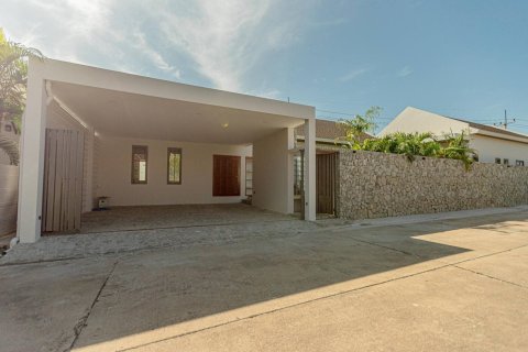 Casa de 4 dormitorios en Pattaya, Tailandia № 158744 - foto 2