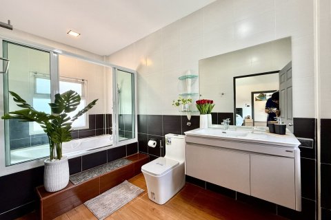 Casa de 3 dormitorios en Bang Lamung, Tailandia № 158742 - foto 17