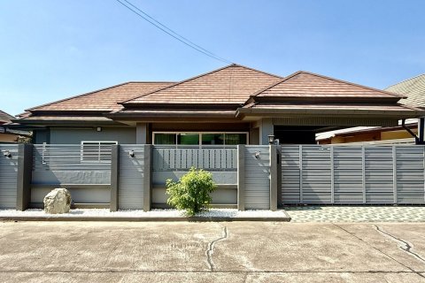 Casa de 3 dormitorios en Bang Lamung, Tailandia № 158742 - foto 2