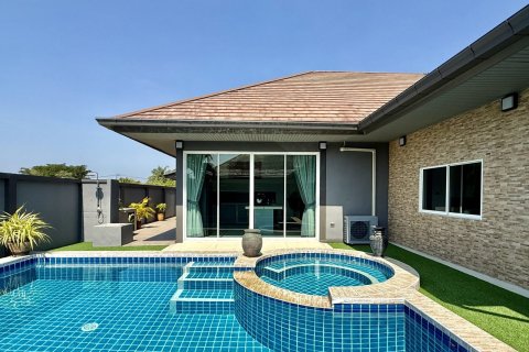 Casa de 3 dormitorios en Bang Lamung, Tailandia № 158742 - foto 4