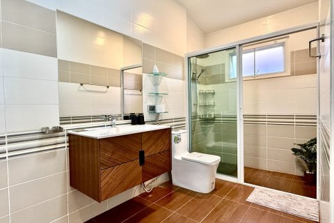 Casa de 3 dormitorios en Bang Lamung, Tailandia № 158742 - foto 20