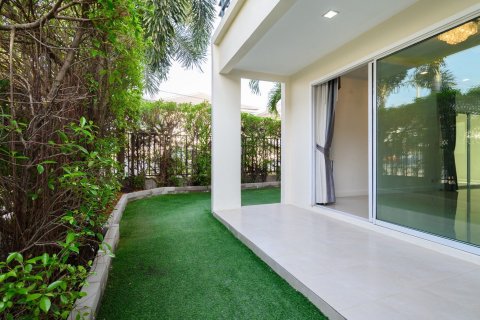 Condominio de 2 dormitorios en Pattaya, Tailandia № 170307 - foto 4