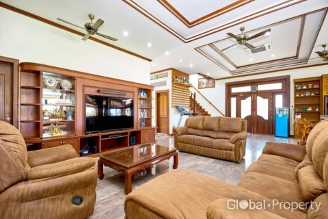 Haus in Pattaya, Thailand 6 Schlafzimmer № 170430 - Foto 16