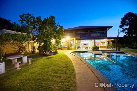 Haus in Pattaya, Thailand 6 Schlafzimmer № 170430 - Foto 2
