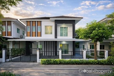 Casa de 4 dormitorios en Pattaya, Tailandia № 170429