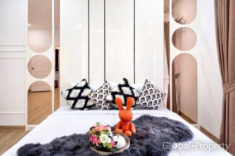 Casa de 4 dormitorios en Pattaya, Tailandia № 170429 - foto 4