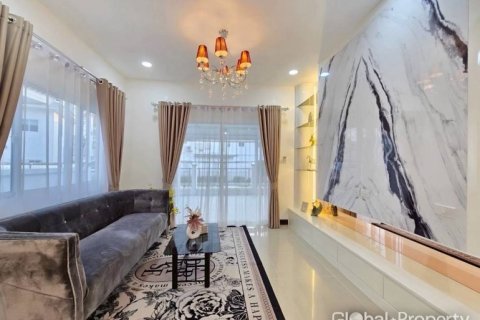 Casa de 4 dormitorios en Pattaya, Tailandia № 170429 - foto 7