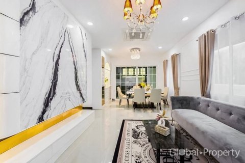 Casa de 4 dormitorios en Pattaya, Tailandia № 170429 - foto 8