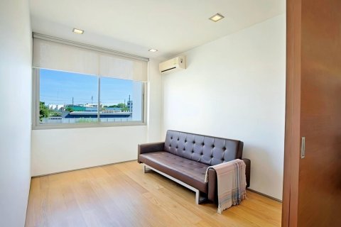 Condo in Bangkok, Thailand, 3 bedrooms № 220603 - photo 9