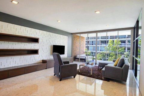 Condo in Bangkok, Thailand, 3 bedrooms № 220603 - photo 5