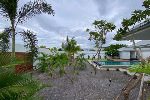 Chalet de 3 dormitorios en Pran Buri, Tailandia № 168746 - foto 16