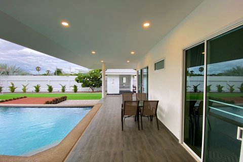 Chalet de 3 dormitorios en Pran Buri, Tailandia № 168746 - foto 12