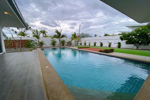 Chalet de 3 dormitorios en Pran Buri, Tailandia № 168746 - foto 14
