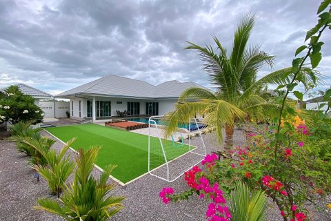 Chalet de 3 dormitorios en Pran Buri, Tailandia № 168746 - foto 4