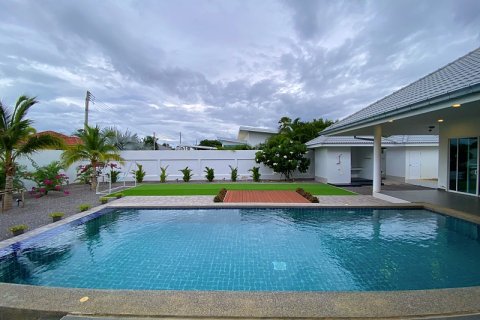 Chalet de 3 dormitorios en Pran Buri, Tailandia № 168746 - foto 15