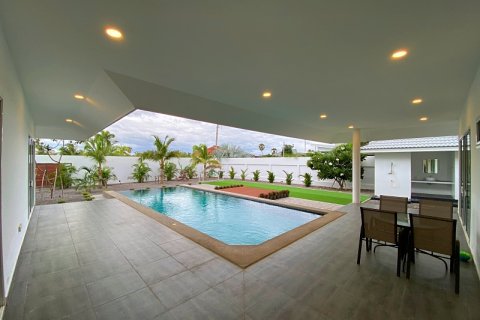 Chalet de 3 dormitorios en Pran Buri, Tailandia № 168746 - foto 11