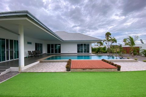 Chalet de 3 dormitorios en Pran Buri, Tailandia № 168746 - foto 5