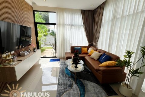 Chalet de 3 dormitorios en Kamala, Tailandia № 179331 - foto 9
