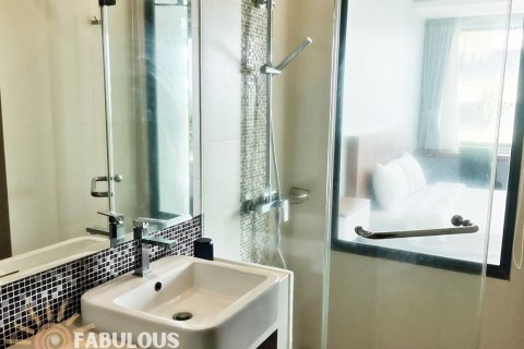Condo in Rawai, Thailand, 1 bedroom № 179329 - photo 7