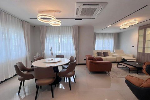 Villa in Pattaya, Thailand 5 bedrooms № 233373 - photo 4