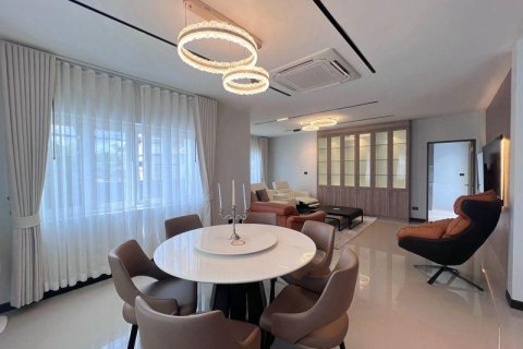 Villa in Pattaya, Thailand 5 bedrooms № 233373 - photo 7