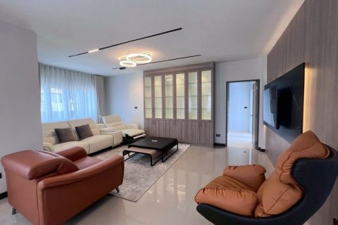 Villa in Pattaya, Thailand 5 bedrooms № 233373 - photo 3