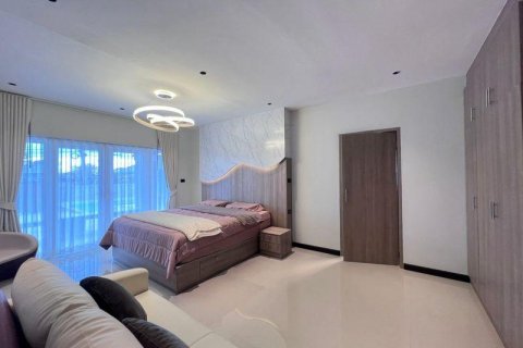 Villa in Pattaya, Thailand 5 bedrooms № 233373 - photo 18