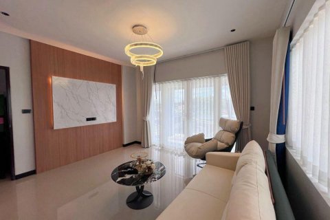 Villa in Pattaya, Thailand 5 bedrooms № 233373 - photo 5