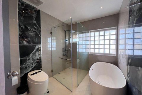 Villa in Pattaya, Thailand 5 bedrooms № 233373 - photo 13