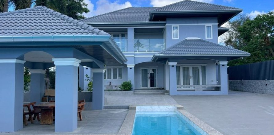 Villa in Pattaya, Thailand 5 bedrooms № 233373