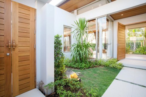 Casa de 4 dormitorios en Phuket, Tailandia № 181057 - foto 2