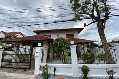 Casa de 3 dormitorios en Pattaya, Tailandia № 22259 - foto 27