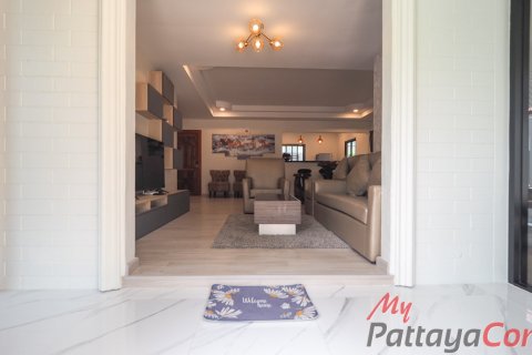 Casa de 3 dormitorios en Bang Lamung, Tailandia № 202289 - foto 8