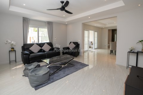 Casa de 3 dormitorios en Bang Lamung, Tailandia № 202286 - foto 20