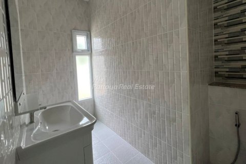 Casa de 3 dormitorios en Bang Lamung, Tailandia № 202287 - foto 11