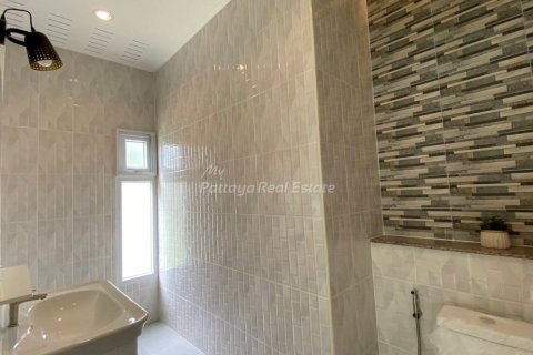 Casa de 3 dormitorios en Bang Lamung, Tailandia № 202287 - foto 10
