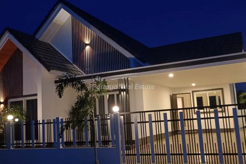 Casa de 3 dormitorios en Bang Lamung, Tailandia № 202287 - foto 2