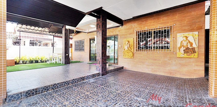Casa de 3 dormitorios en Pattaya, Tailandia № 202290