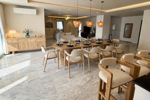 Condo in Bangkok, Thailand, 4 bedrooms  № 233608