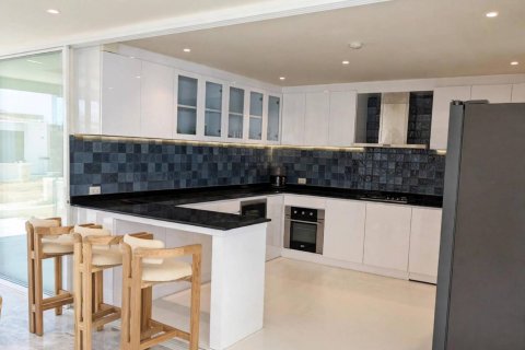 Condominio de 4 dormitorios en Bangkok, Tailandia № 233608 - foto 8