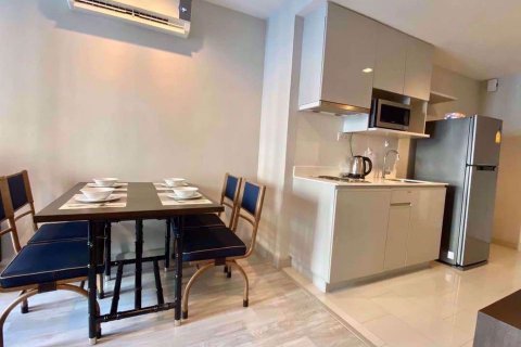 Condominio de 2 dormitorios en Huai Khwang, Bangkok, Tailandia № 48076 - foto 2