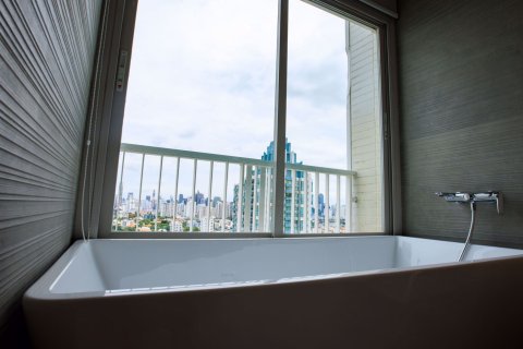 Condominio de 2 dormitorios en Watthana, Bangkok, Tailandia № 48079 - foto 22