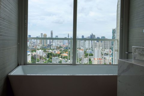 Condominio de 2 dormitorios en Watthana, Bangkok, Tailandia № 48079 - foto 25
