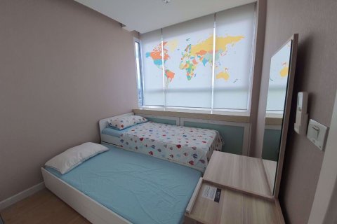 Condominio de 2 dormitorios en Huai Khwang, Bangkok, Tailandia № 48080 - foto 8
