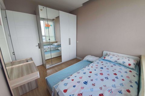 Condominio de 2 dormitorios en Huai Khwang, Bangkok, Tailandia № 48080 - foto 9