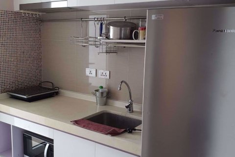 Condominio de 2 dormitorios en Huai Khwang, Bangkok, Tailandia № 48080 - foto 4